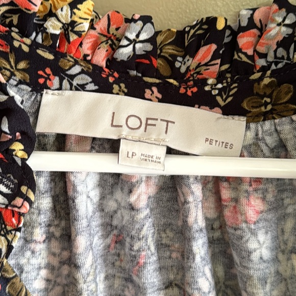 Multi color on navy Loft floral tank petite L - Picture 3 of 4